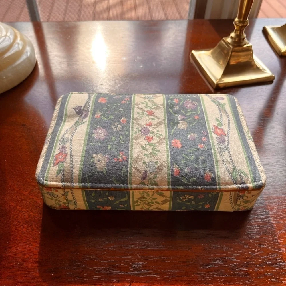 Vintage fabric jewelry box mirror inside. Travel jewelry box